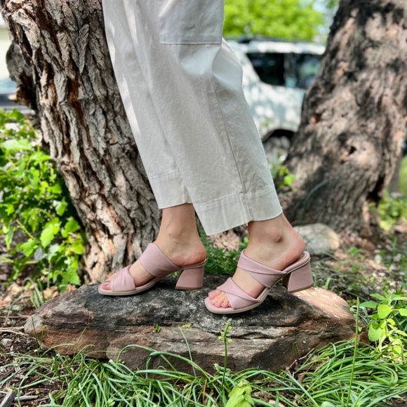 Bueno Penelope Twist Slide in Dusty Rose - Picture 1 of 2